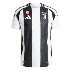 Juventus Thuisshirt 2024/25 Voetbaltenues,Juventus Thuis tenue 2024/25 Korte Mouw,Juventus Thuis tenue 2024/25 Kopen,Goedkope 2024/25 Juventus Thuisshirt,Juventus 2024/25 Thuis tenue Kopen,Voetbalshirts van Juventus 2024/25,Nieuw Juventus 24/25 Thuis tenue,Juventus Thuisshirt 24/25